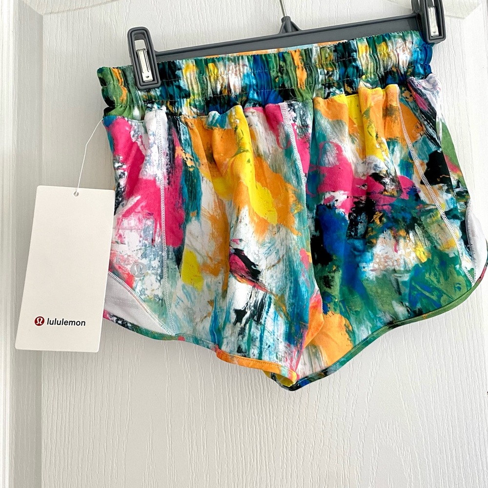 Lululemon Hotty Hot LR 2.5” Shorts Multicolor Paint Splatter Abstract Size 4